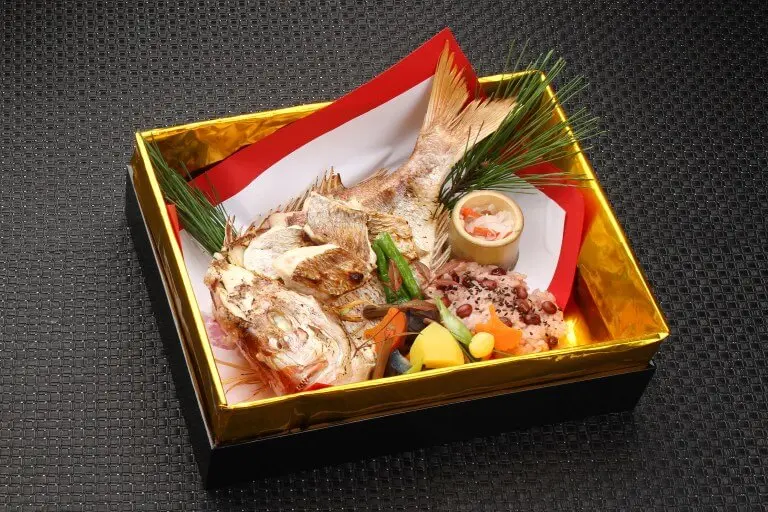 鯛姿焼き 御赤飯 誕生季節の八寸添えの画像