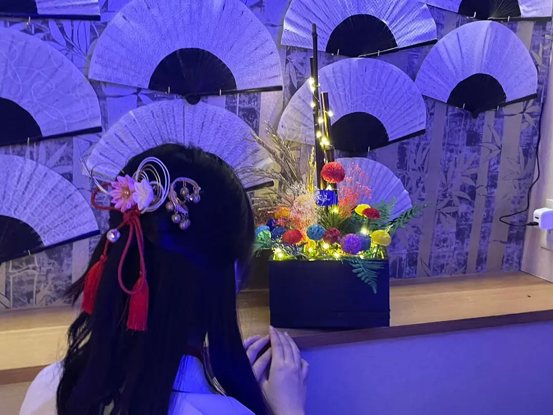 着物を着た女性の後ろ姿