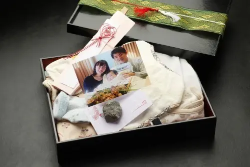 お食い初めの記念品の画像